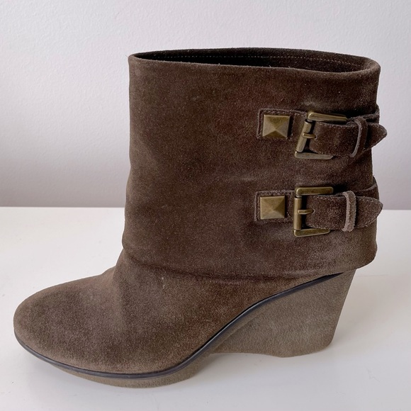 B Makowsky Brown Suede Wedge Boots with Buckles - Picture 2 of 12